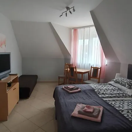 Pihenes Haza-Relax Apartmanhaus Gyenesdias Exterior photo