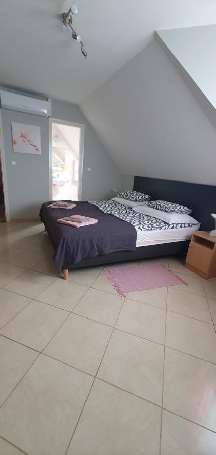 Pihenes Haza-relax Apartmanhaus Apartment Gyenesdias