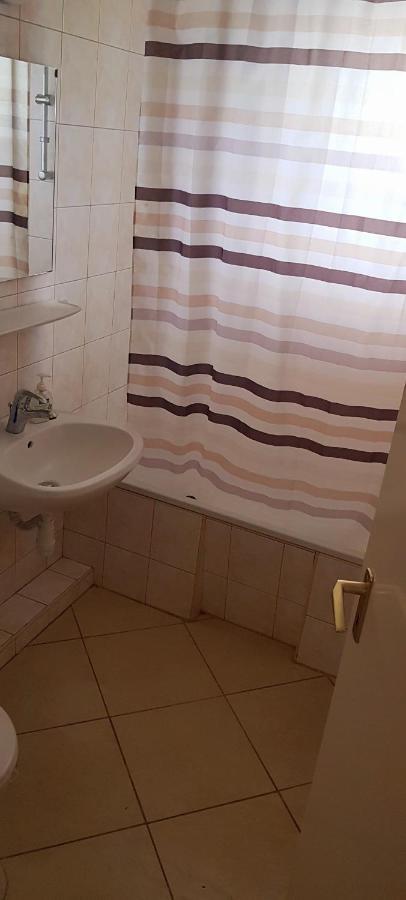 Pihenes Haza-relax Apartmanhaus Gyenesdias
