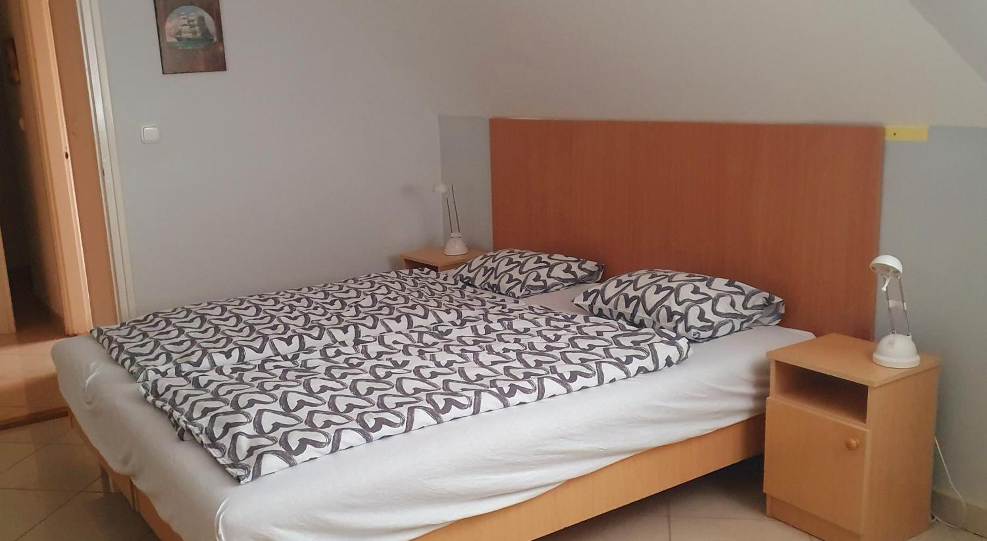 Pihenes Haza-relax Apartmanhaus Apartment Gyenesdias
